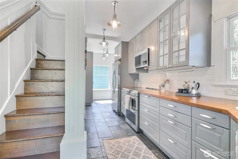 Property photo for 8605 Wallingford Avenue N, Seattle photo 11