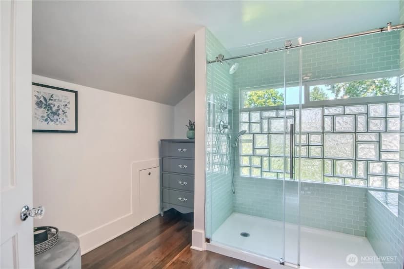 Property photo for 8605 Wallingford Avenue N, Seattle photo 19