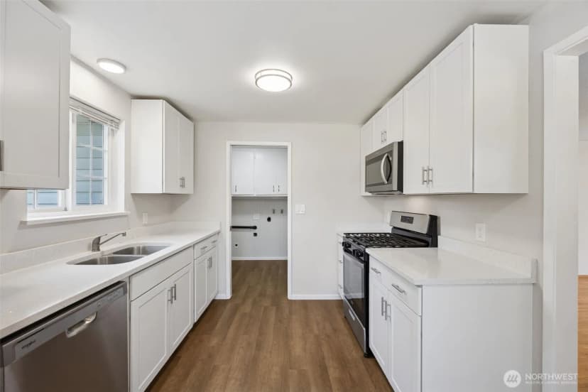 Property photo for 130 115th Street E, Tacoma photo 6