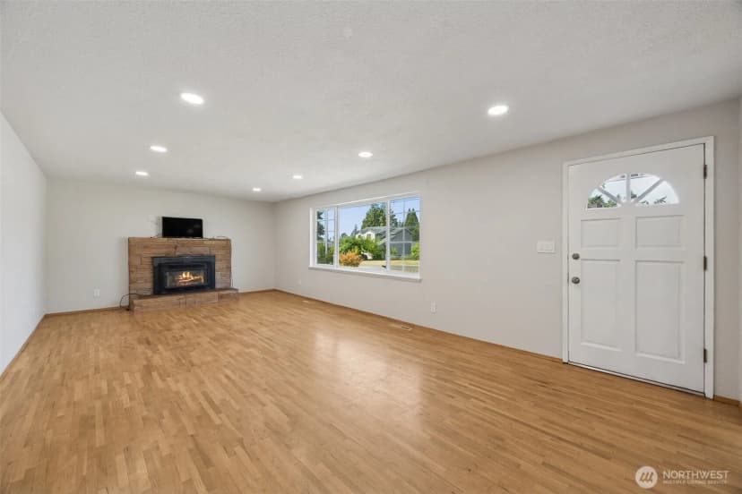 Property photo for 130 115th Street E, Tacoma photo 3