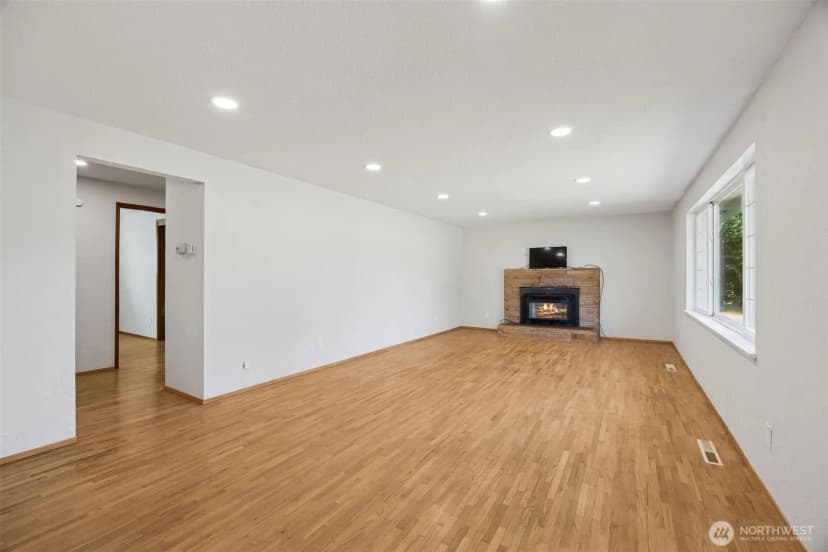 Property photo for 130 115th Street E, Tacoma photo 2