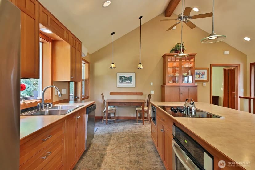 Property photo for 381 Lake Hancock Drive, Coupeville photo 8