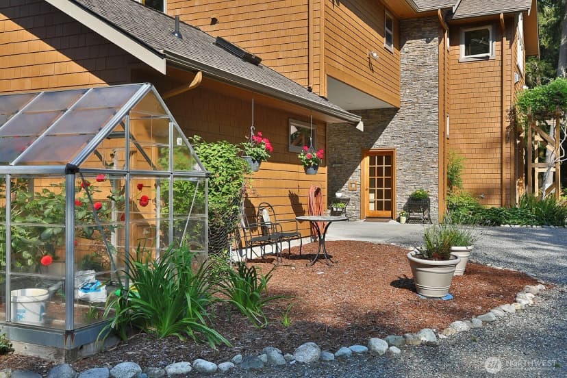 Property photo for 381 Lake Hancock Drive, Coupeville photo 3
