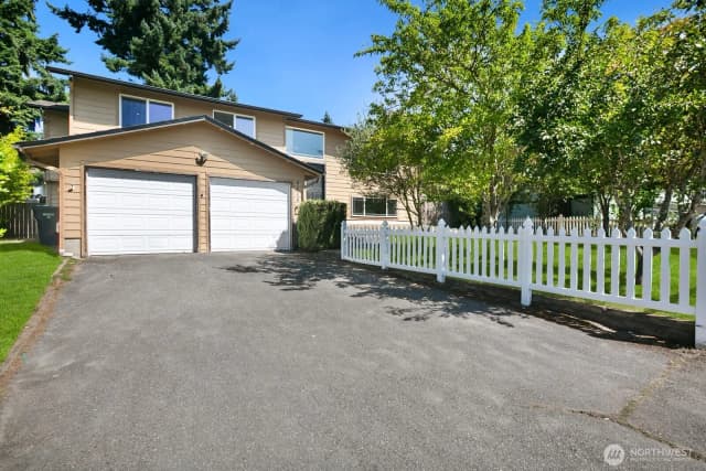 Property photo for 4004 Sw Sw 337th St Street, Federal Way photo 2