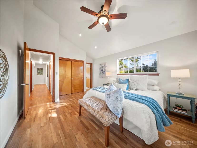 Property photo for 10510 Becker Drive Sw, Lakewood photo 11