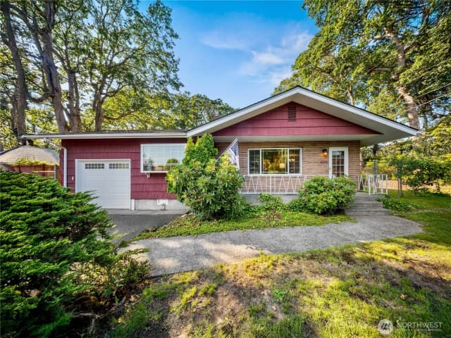 Property photo for 10510 Becker Drive Sw, Lakewood photo 2