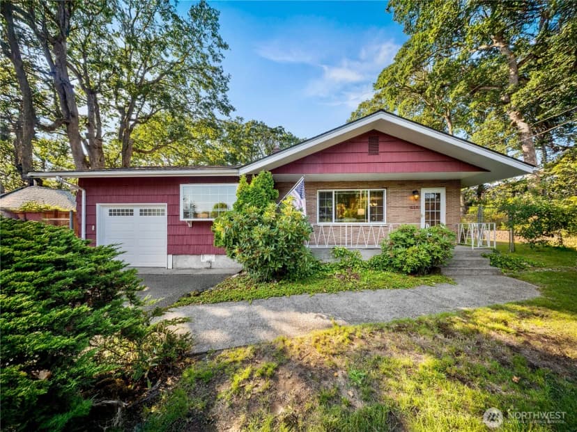 Property photo for 10510 Becker Drive Sw, Lakewood photo 2