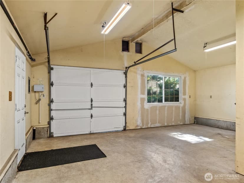 Property photo for 10510 Becker Drive Sw, Lakewood photo 27