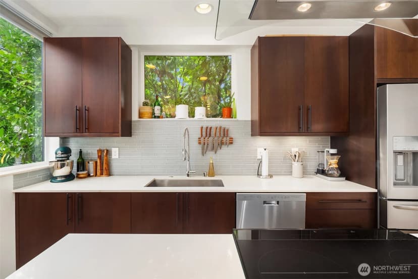 Property photo for 3805 Fremont Lane N, Seattle photo 13