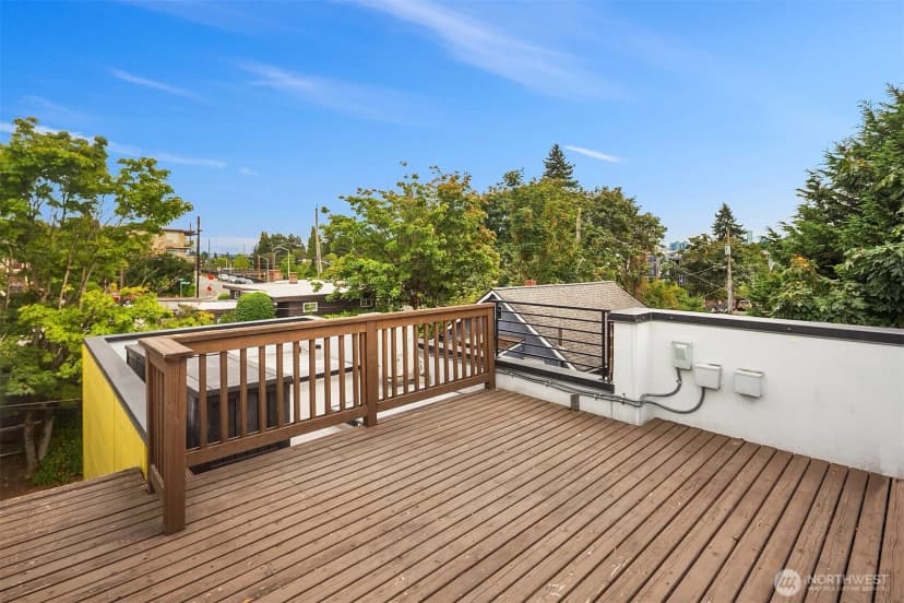 Property photo for 3805 Fremont Lane N, Seattle photo 28