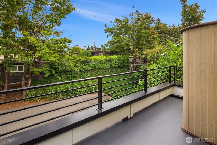 Property photo for 3805 Fremont Lane N, Seattle photo 27