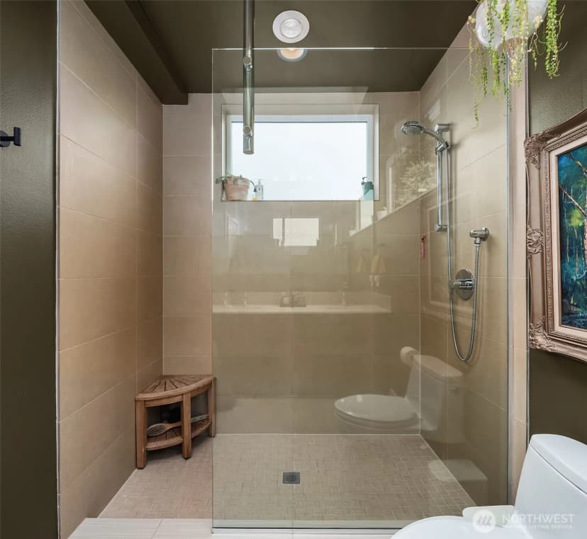 Property photo for 3805 Fremont Lane N, Seattle photo 19