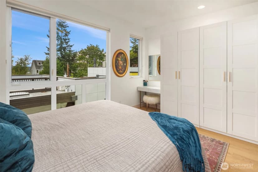 Property photo for 3805 Fremont Lane N, Seattle photo 16