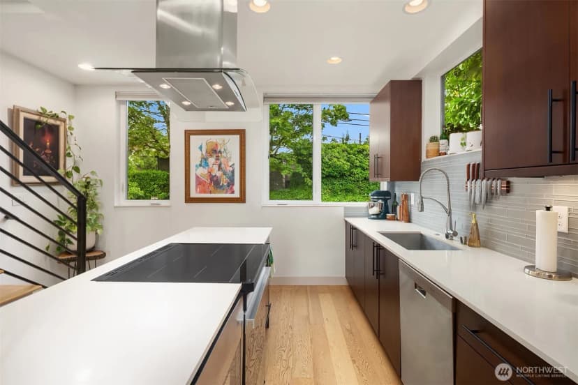 Property photo for 3805 Fremont Lane N, Seattle photo 12