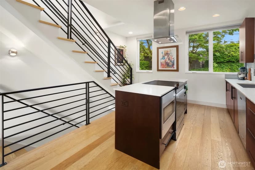 Property photo for 3805 Fremont Lane N, Seattle photo 11