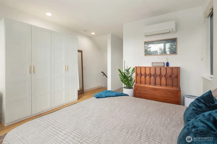 Property photo for 3805 Fremont Lane N, Seattle photo 17