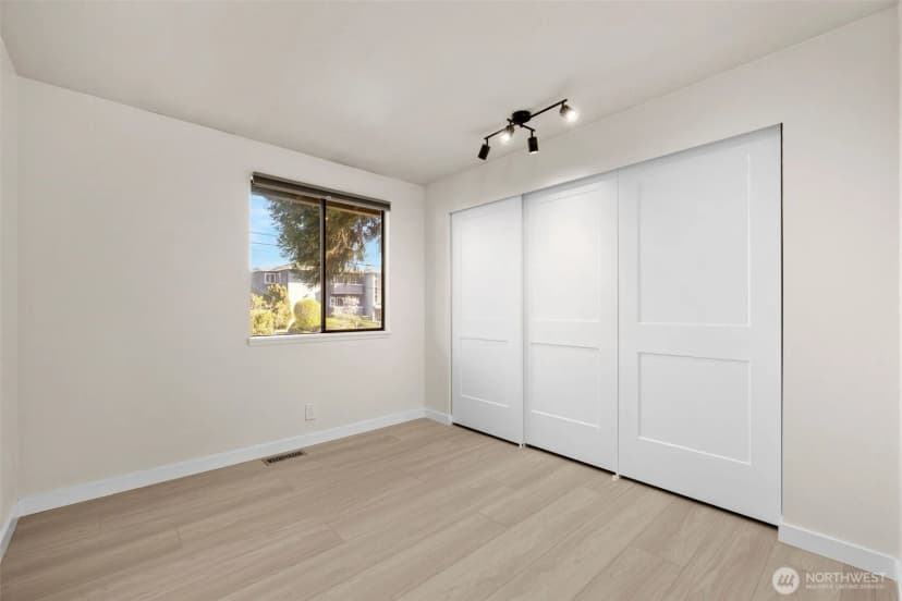 Property photo for 917 N 100th Street, Seattle photo 24