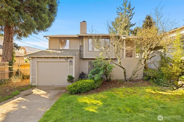 Property photo for 917 N 100th Street, Seattle photo 2