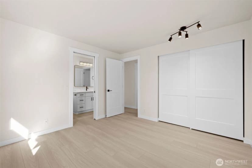 Property photo for 917 N 100th Street, Seattle photo 27