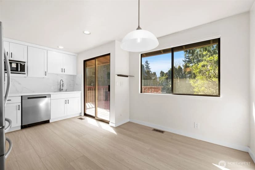 Property photo for 917 N 100th Street, Seattle photo 12