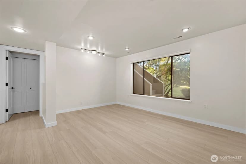 Property photo for 917 N 100th Street, Seattle photo 15