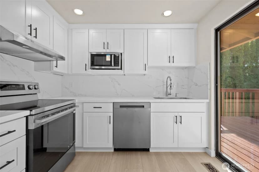 Property photo for 917 N 100th Street, Seattle photo 14