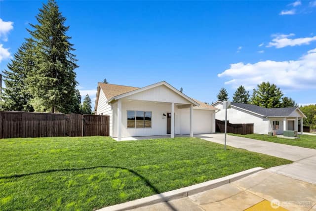 Property photo for 301 Cap Avenue, Winlock photo 2