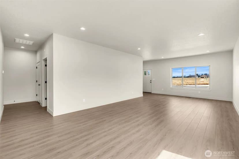 Property photo for 301 Cap Avenue, Winlock photo 9
