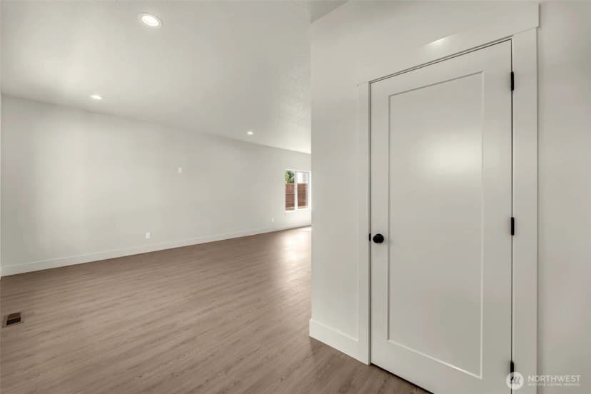 Property photo for 301 Cap Avenue, Winlock photo 5