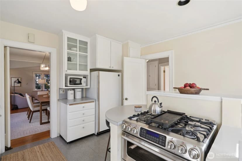 Property photo for 6847 18th Avenue Ne, Seattle photo 12