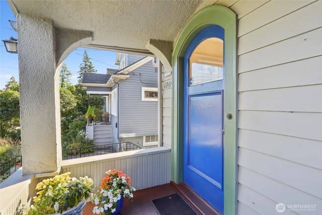 Property photo for 6847 18th Avenue Ne, Seattle photo 4