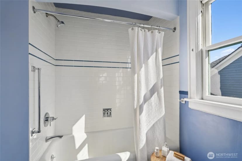 Property photo for 6847 18th Avenue Ne, Seattle photo 20