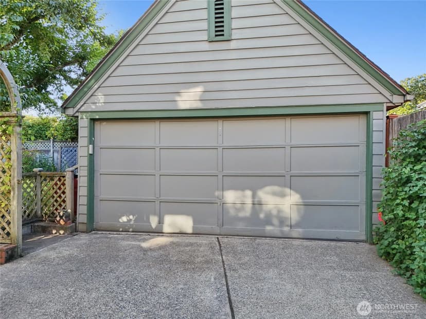 Property photo for 6847 18th Avenue Ne, Seattle photo 32