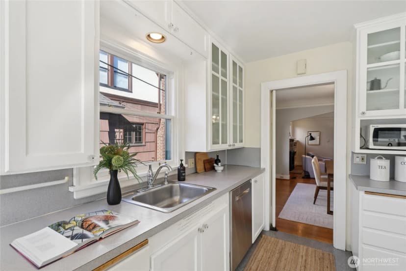 Property photo for 6847 18th Avenue Ne, Seattle photo 11