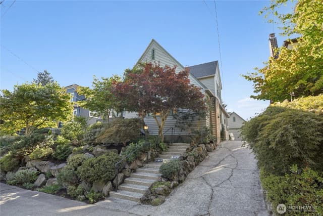 Property photo for 6847 18th Avenue Ne, Seattle photo 2