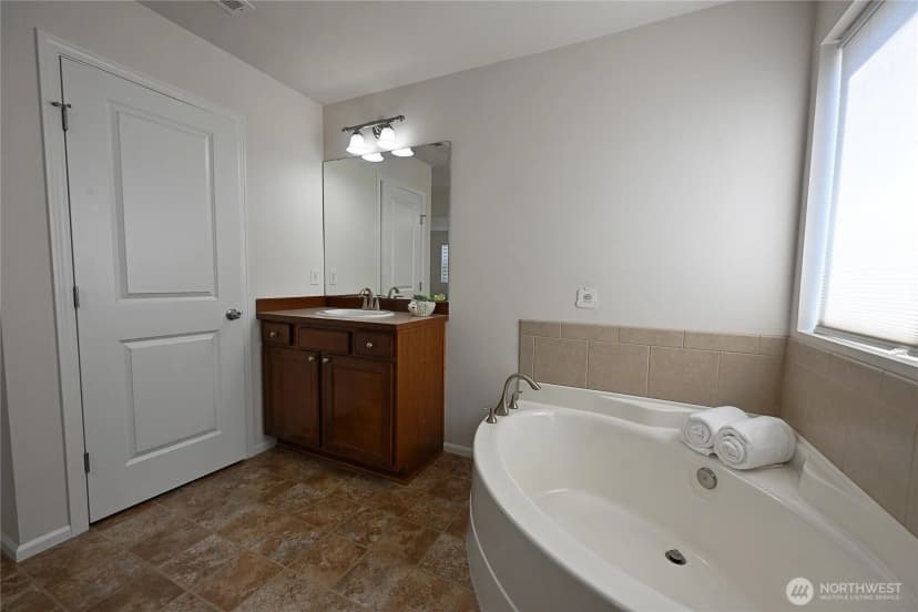 Property photo for 404 125th Street Se, Everett photo 22