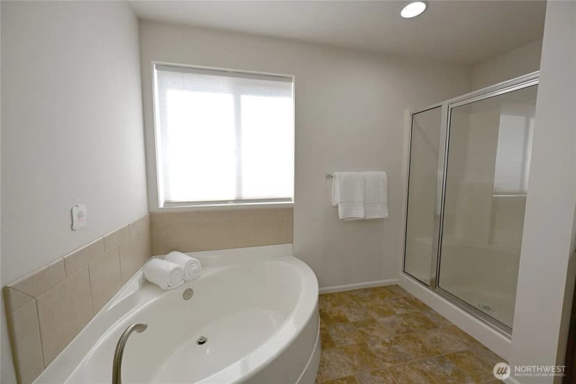 Property photo for 404 125th Street Se, Everett photo 21