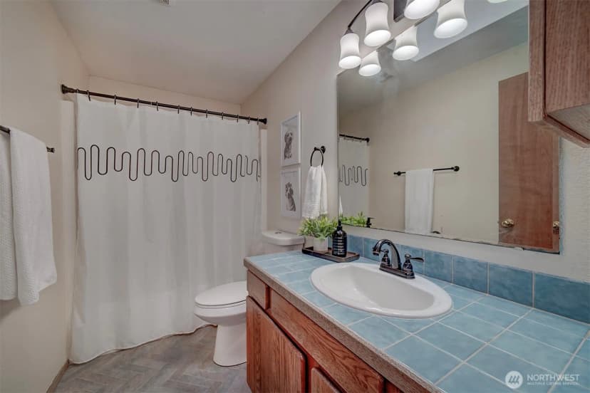 Property photo for 9406 Saint Johns Place Ne, Bremerton photo 24