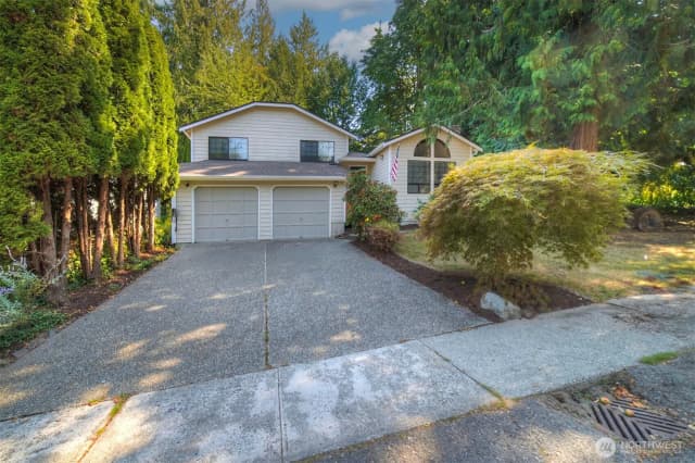Property photo for 9406 Saint Johns Place Ne, Bremerton photo 2