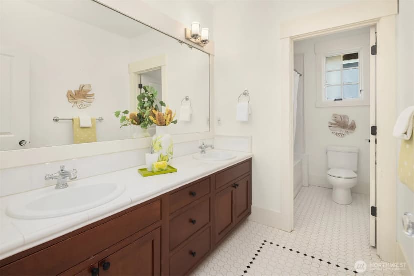 Property photo for 3202 Hunter Boulevard S, Seattle photo 24