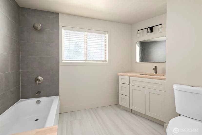 Property photo for 984 Sw 6th Avenue, Oak Harbor photo 19