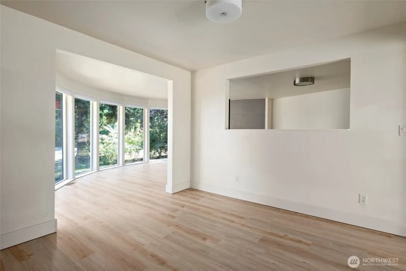 Property photo for 984 Sw 6th Avenue, Oak Harbor photo 15