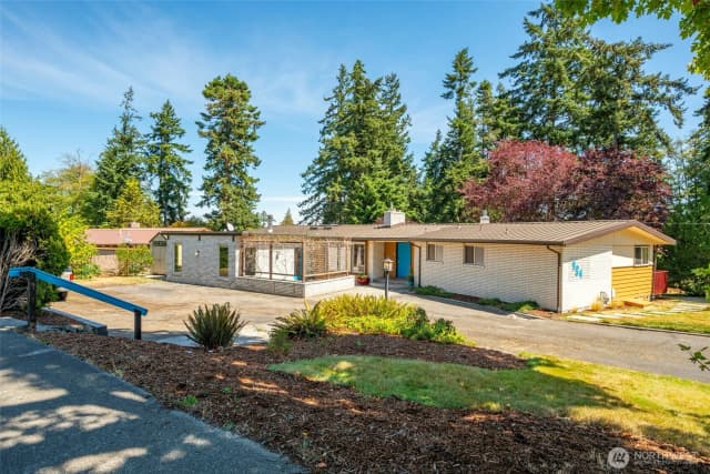 Property photo for 984 Sw 6th Avenue, Oak Harbor