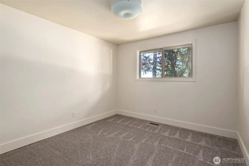 Property photo for 984 Sw 6th Avenue, Oak Harbor photo 20