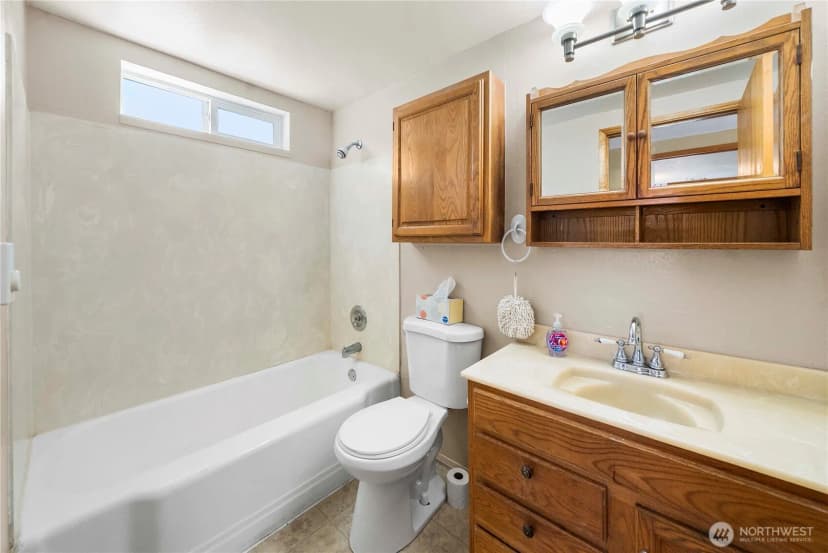 Property photo for 17551 12th Avenue Ne, Shoreline photo 10