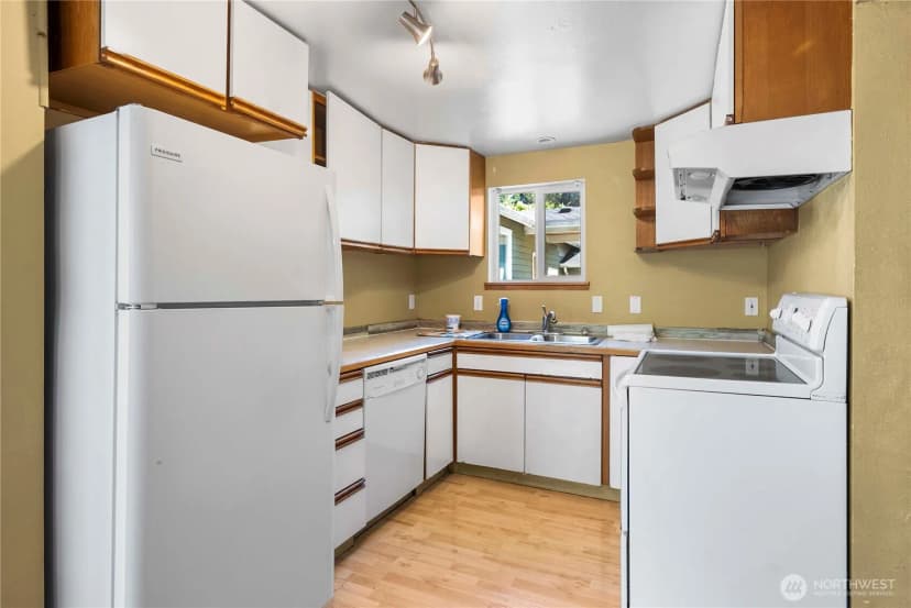 Property photo for 17551 12th Avenue Ne, Shoreline photo 17