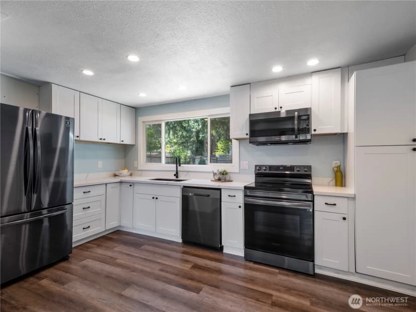 Property photo for 38 Beverly Drive Sw, Lakewood photo 12