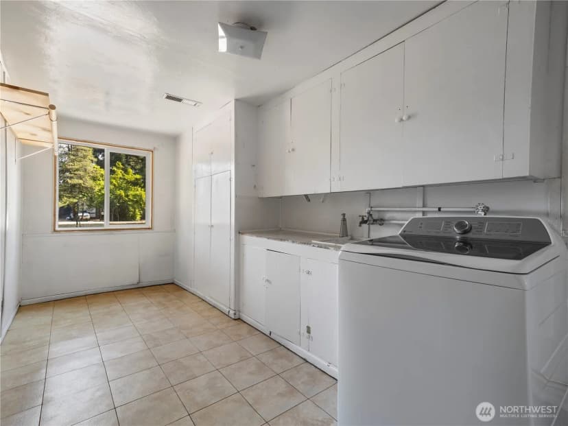 Property photo for 38 Beverly Drive Sw, Lakewood photo 24