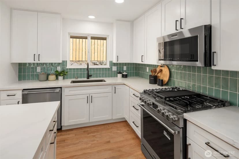 Property photo for 1704 Ne 68th Street, Seattle photo 10