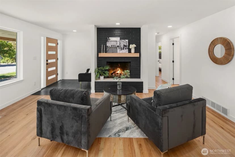 Property photo for 1704 Ne 68th Street, Seattle photo 4